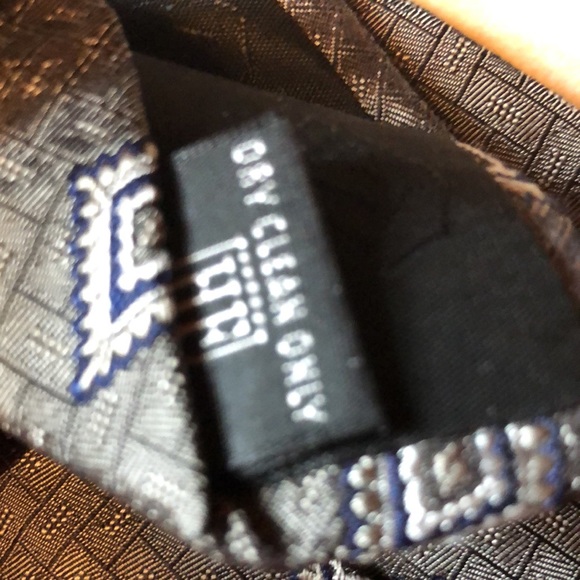 HICKEY FREEMAN 100% silk Made In Italy Muted Grey Blue Textured
Geometric NEW - Picture 6 of 16